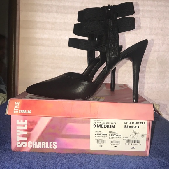 Black pointed toe heels - Picture 2 of 3